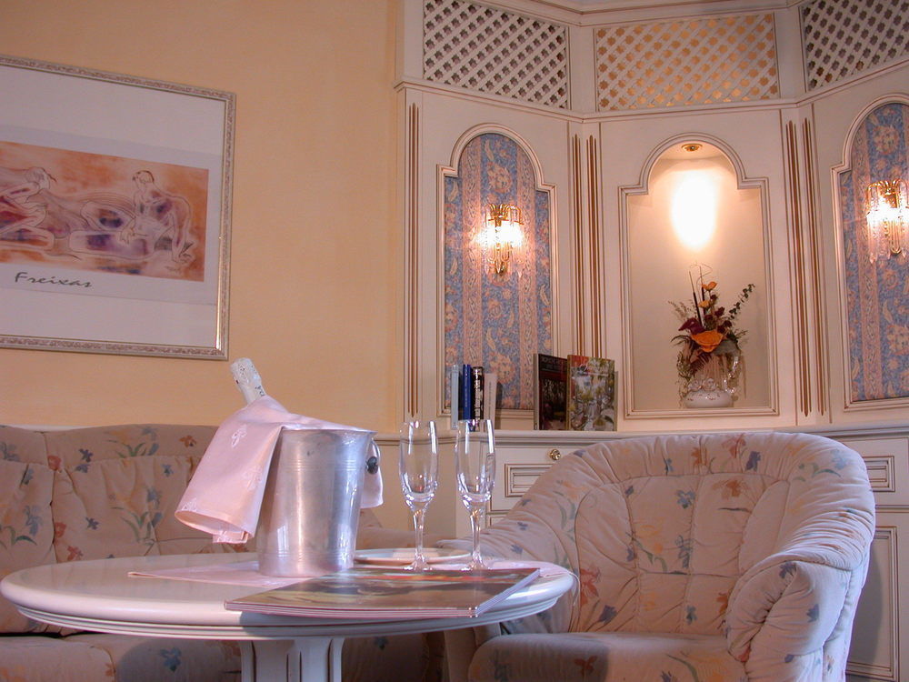 Spanischer Hof 4*