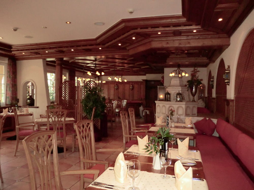 Spanischer Hof Hotel 4*