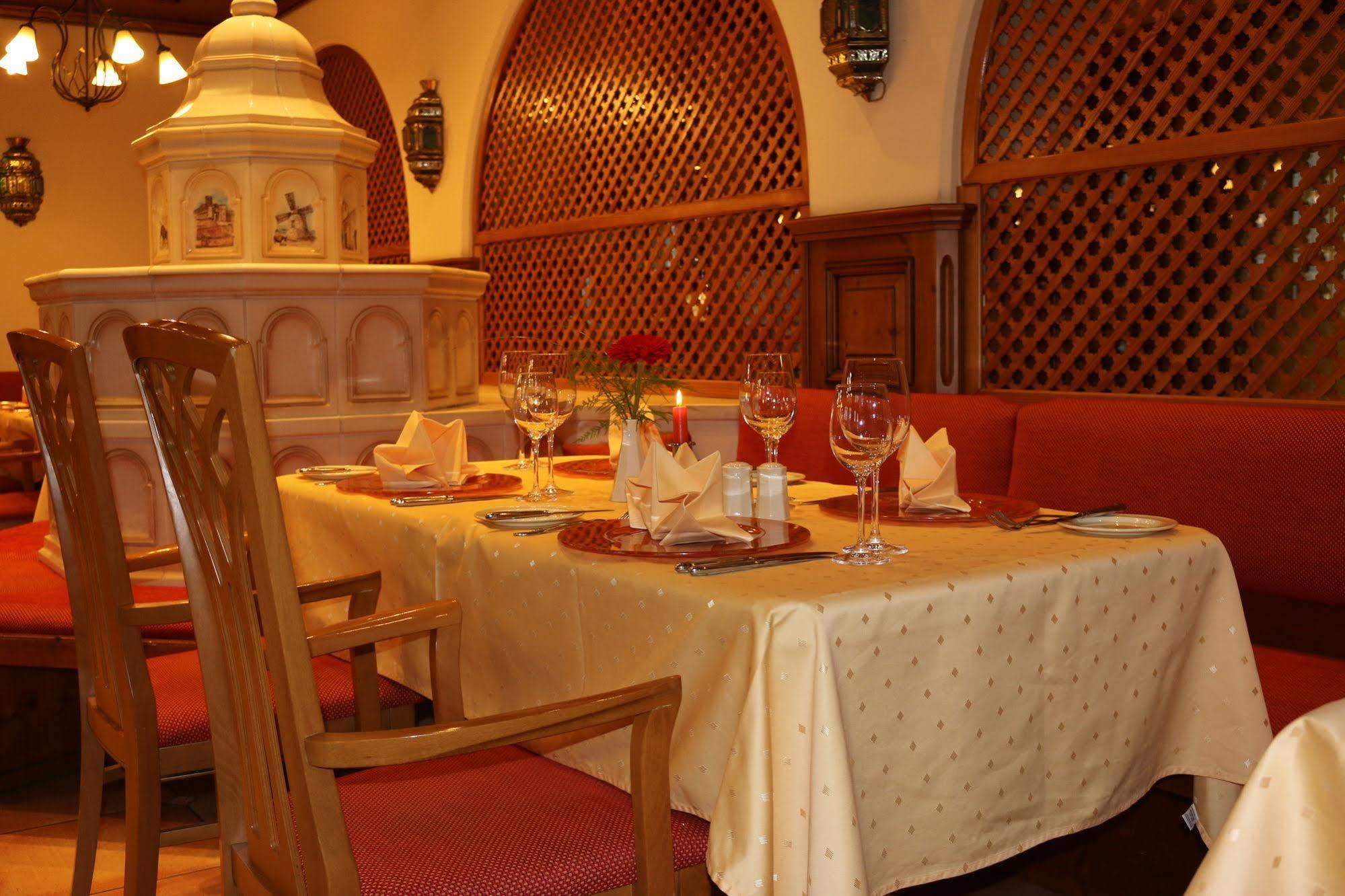 Spanischer Hof 4*