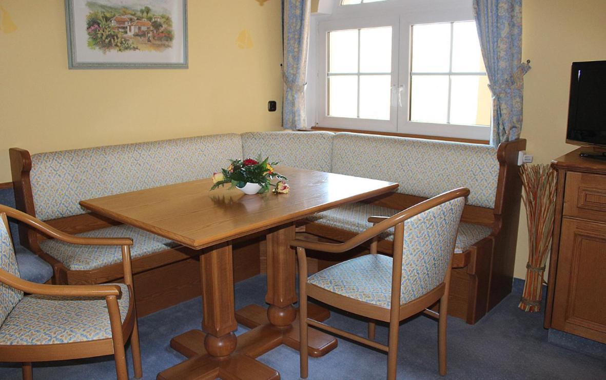 Spanischer Hof 4*
