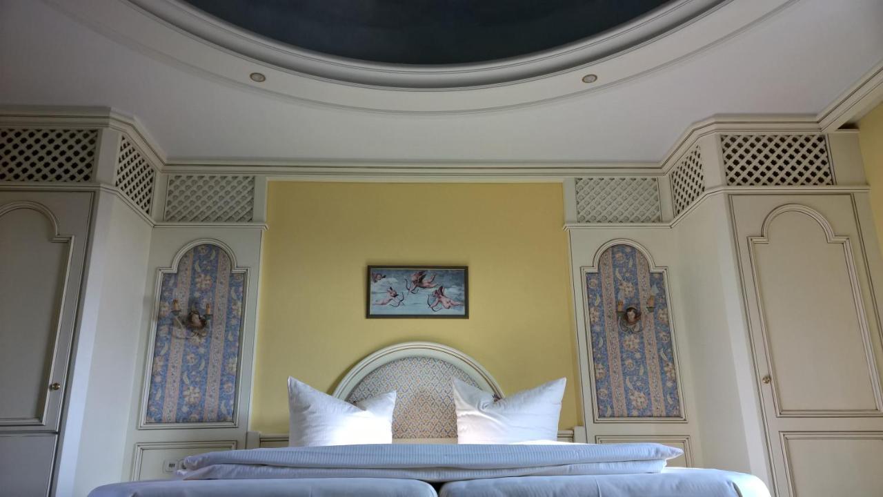 Hotel Spanischer Hof 4*
