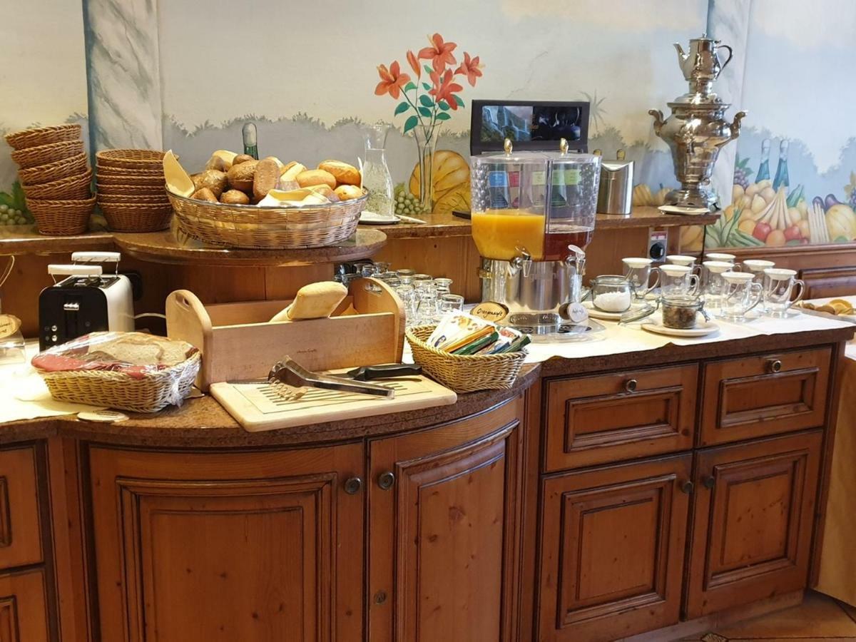 Spanischer Hof Hotel 4*